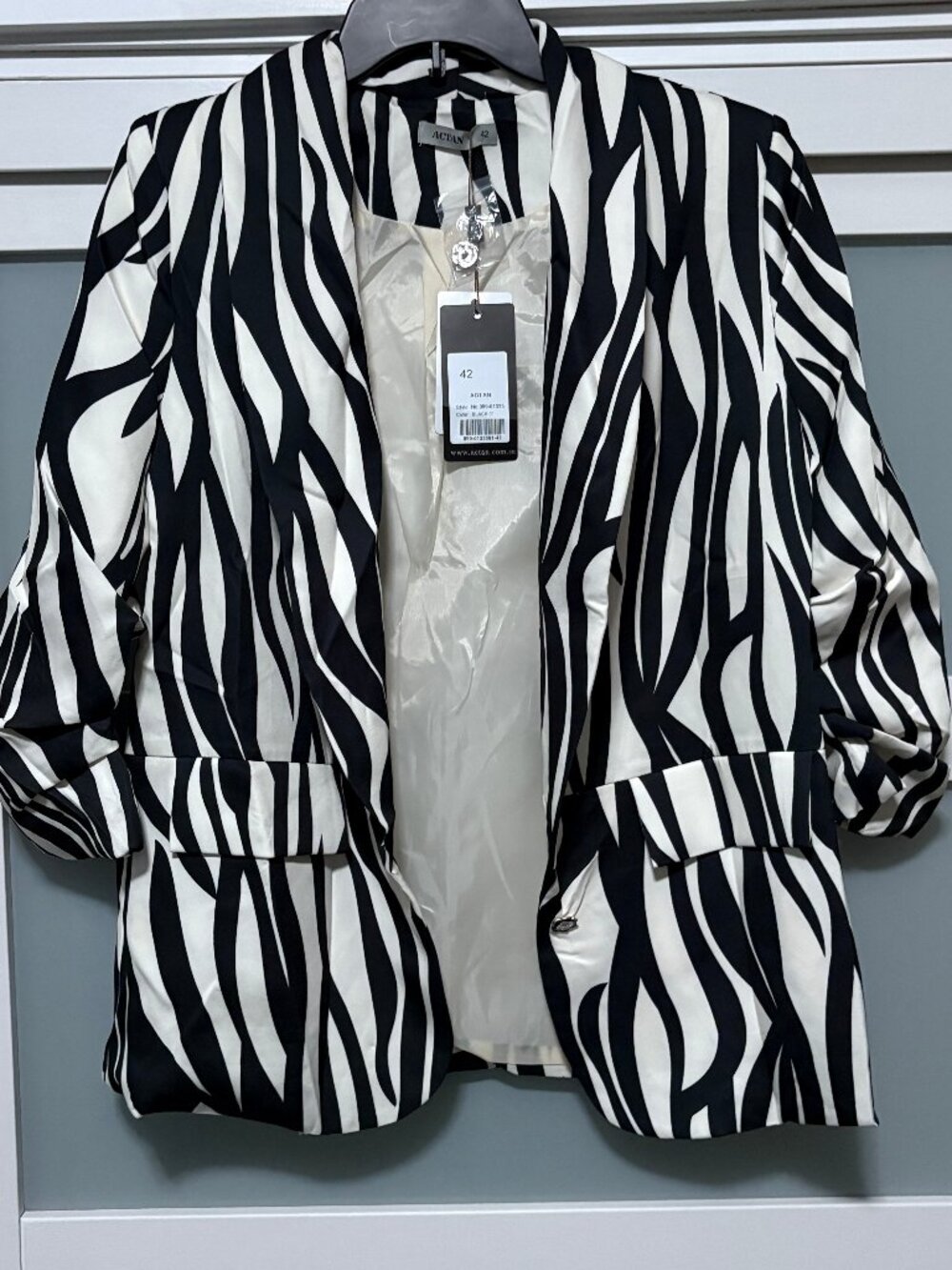 Actan  Black & off white Zebra Tiger stripe Blazer Sport Coat  Ladies sz 42 EU